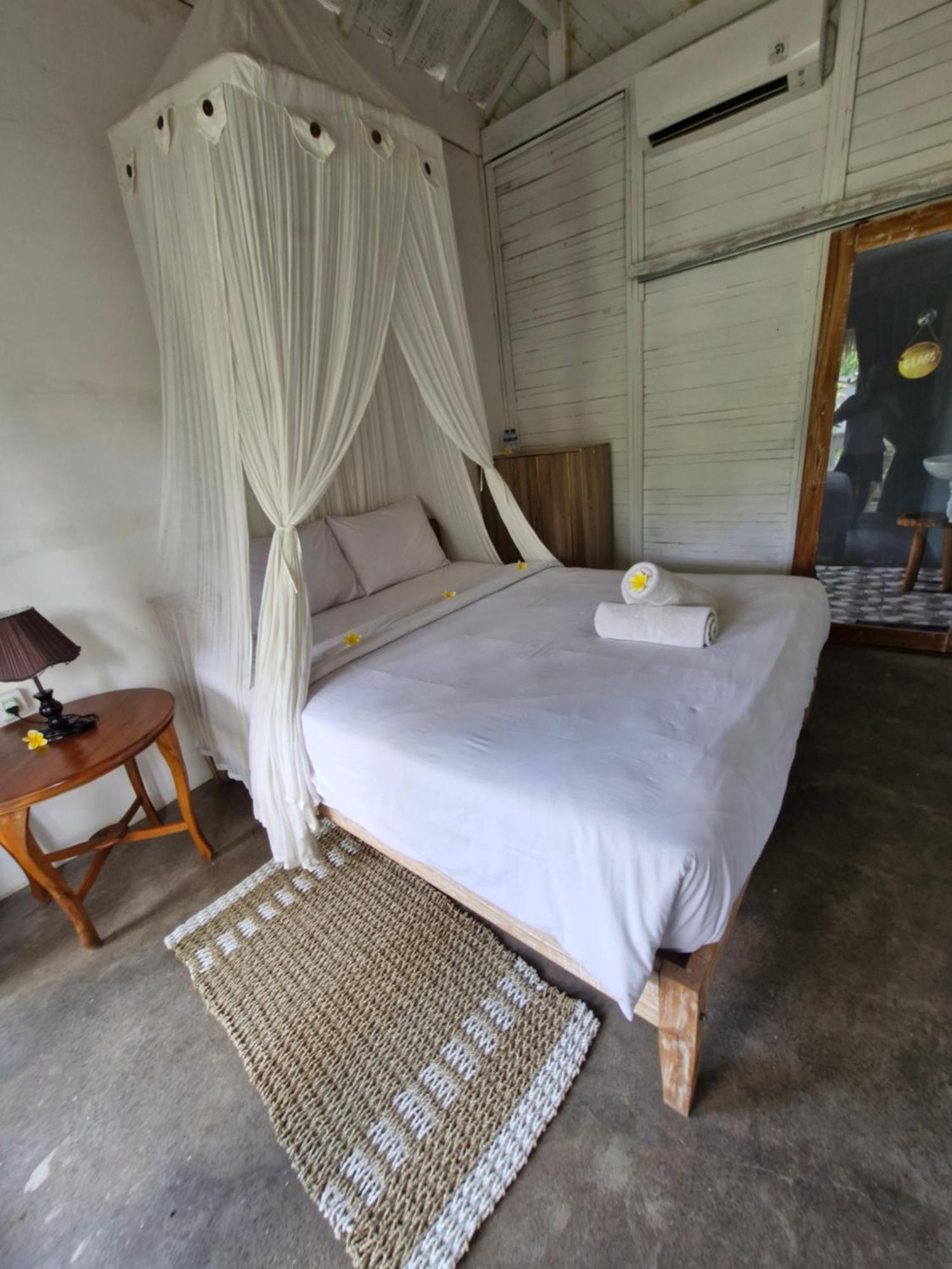 The Layar Homestay Batununggul Exterior photo