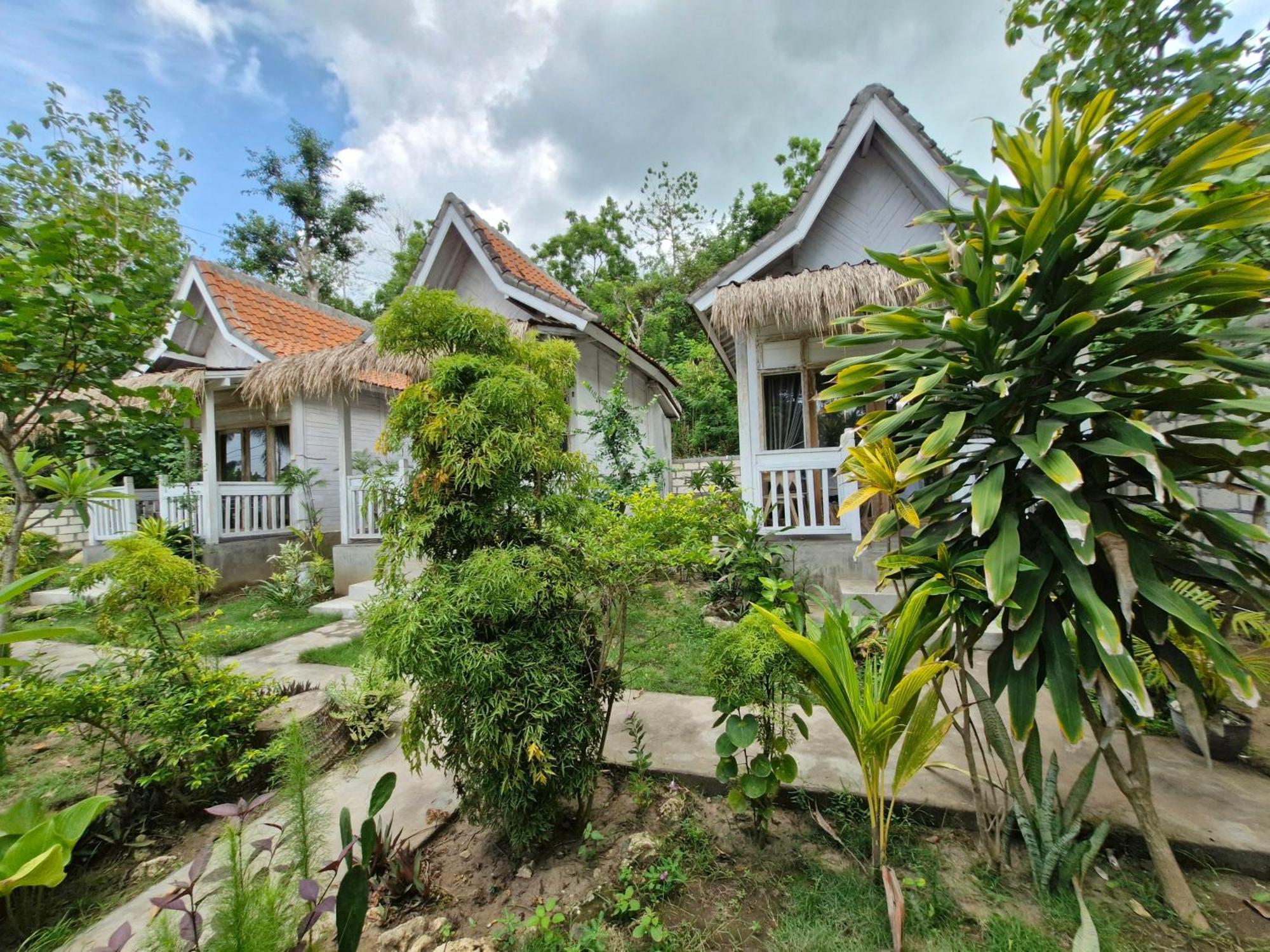 The Layar Homestay Batununggul Exterior photo